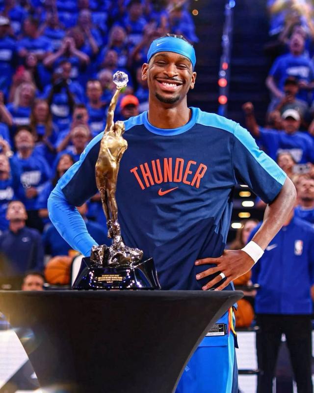 乐鱼官网-NBA奖项预测：MVP&amp;DPOY毫无悬念 最佳新秀归属康神